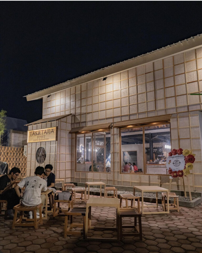 5 Rekomendasi Cafe  Hits di  Sidoarjo Rakamin Academy