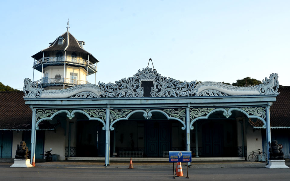 Bangunan Kraton Kasunan Surakarta tampak dari depan