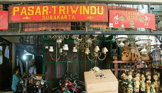 Pasar Antik Triwindu yang menjual berbagai barang antik dan langka yang jarang ditemui di pasar biasa