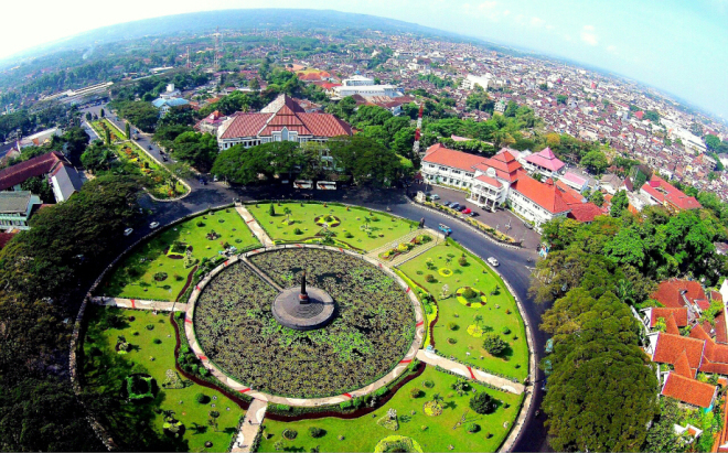 Alun-Alun Tugu Kota Malang destinasi wisata murah dan terfavorit
