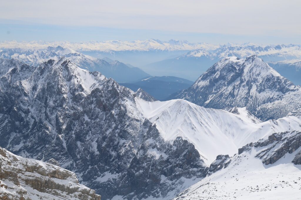 Pemandangan Pegunungan Alpen dari Zugspitze Jerman