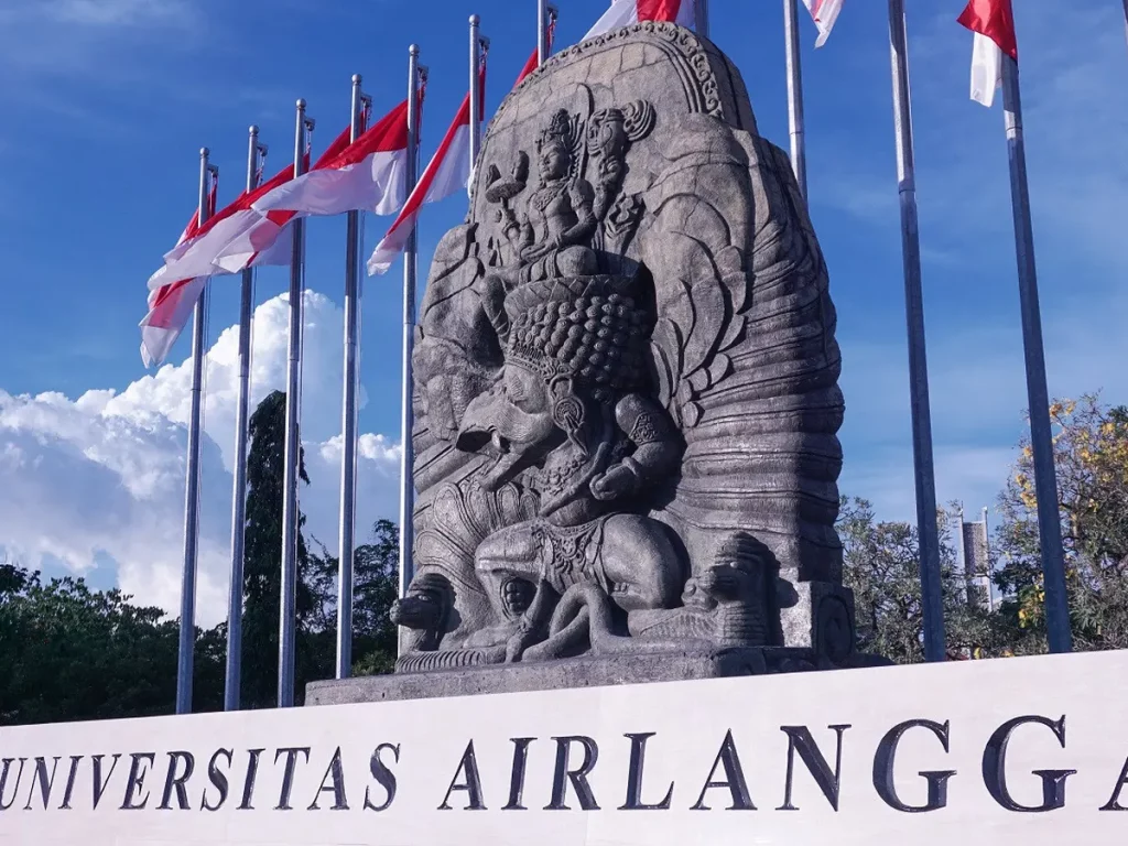 Patung Garuda sebagai simbol Universitas Airlanga