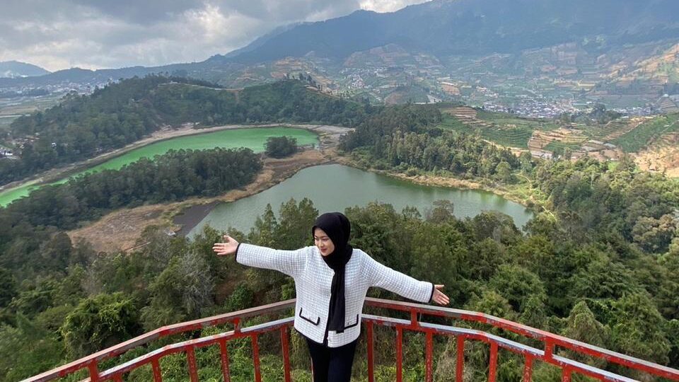 telaga warna dari puncak batu ratapan angin
