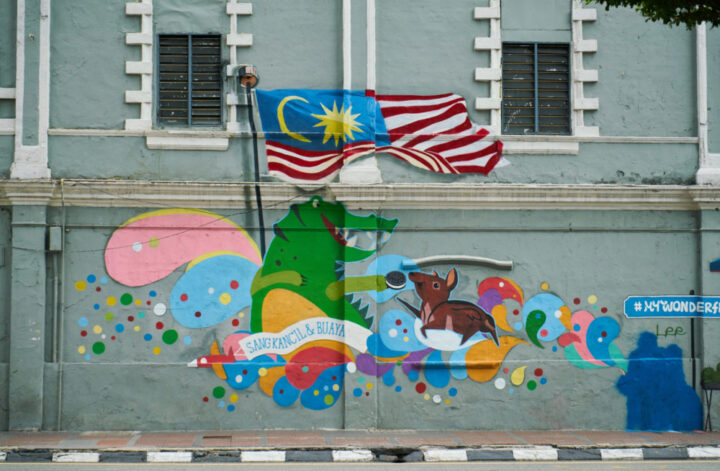 Seni mural Sang Kancil dan Buaya di Kuala Lumpur, menggambarkan tokoh kancil dan buaya dalam gaya Street Art