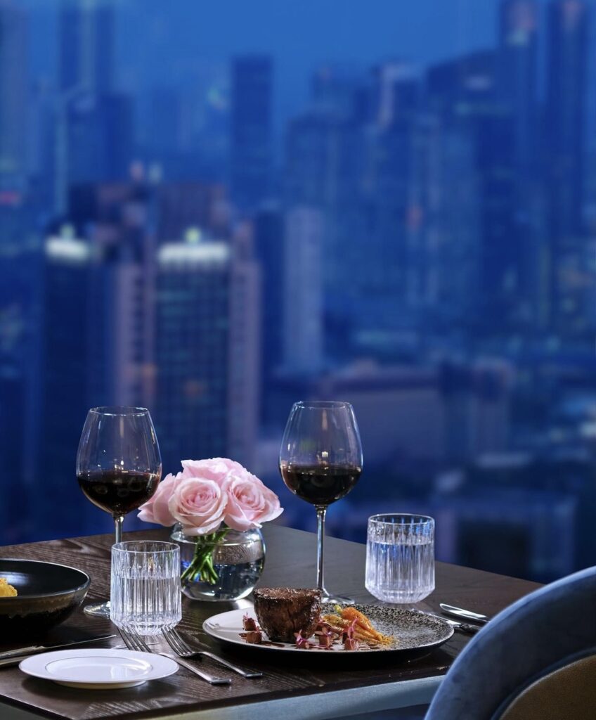 Romantic dinner dengan view city light Jakarta