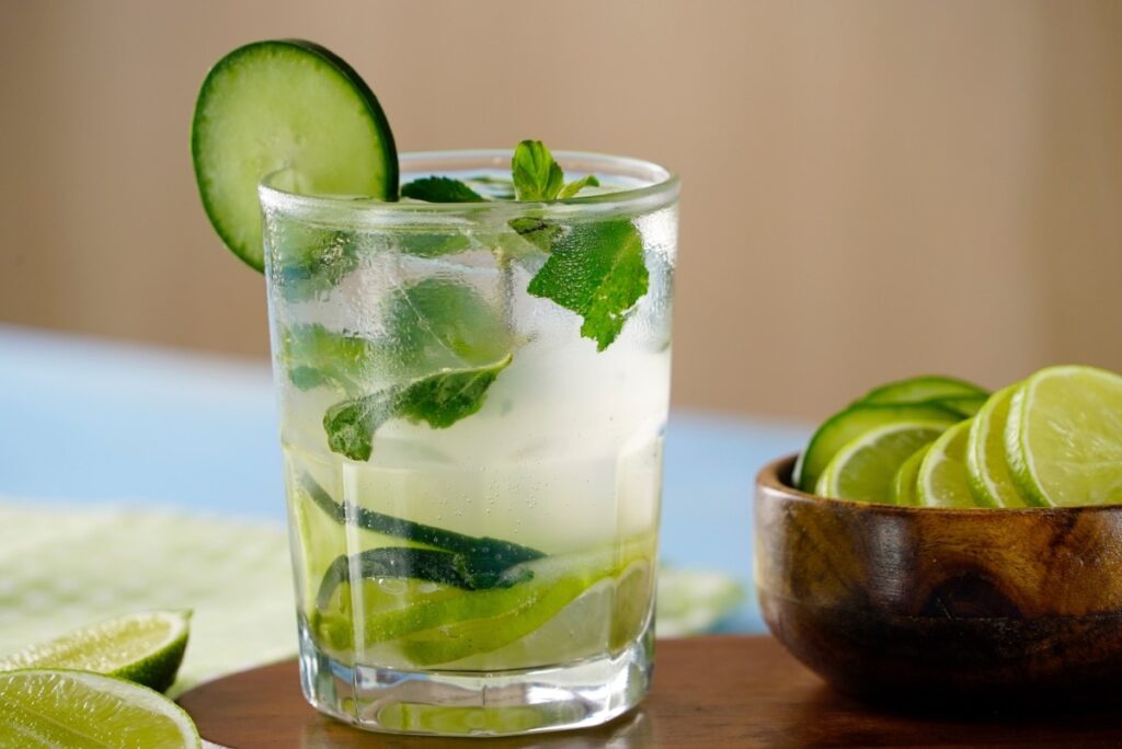 minuman cocktail mojito salah salut cocktaill yang terkenal dan disukai pencinta minuman didunia