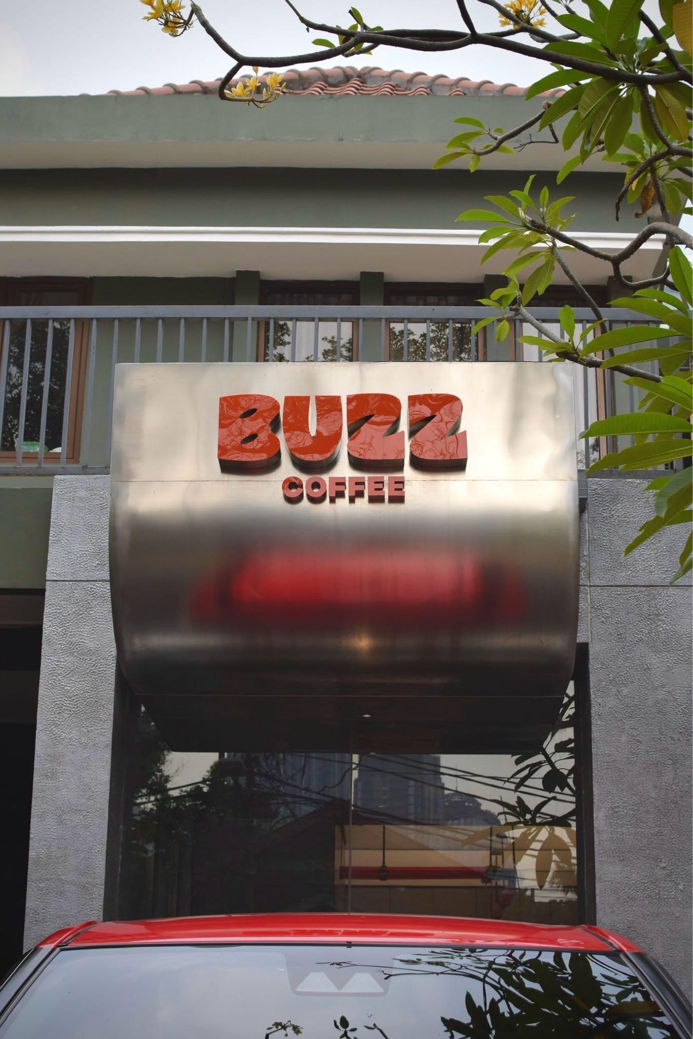 Buzz Coffee main door, SCBD.
Sumber: Horego.com