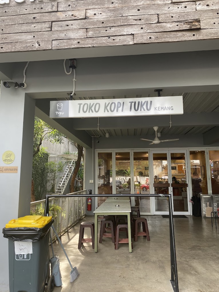 Toko Kopi TUKU main door, Kemang.
Sumber: Horego.com