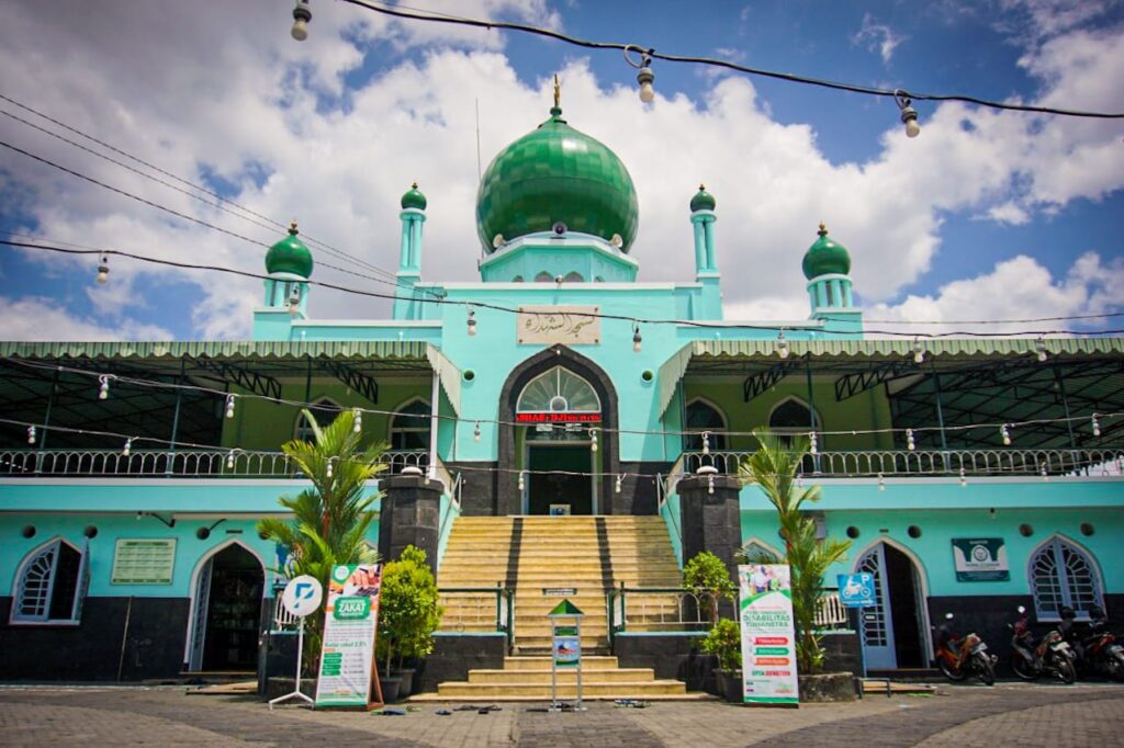 Berburu Takjil di Masjid Syuhada