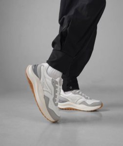 sepatu sneakers ardiles volstog warna putih