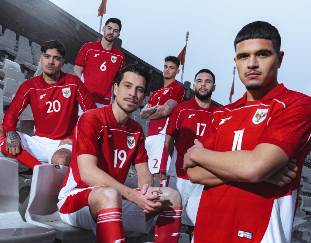 Shayne Pattynama, Sandy Walsh, Thom Haye, Mees Hilgers, Calvin Verdonk, dan Ragnar Oratmangoen saat peluncuran jersey terbaru Timnas Indonesia