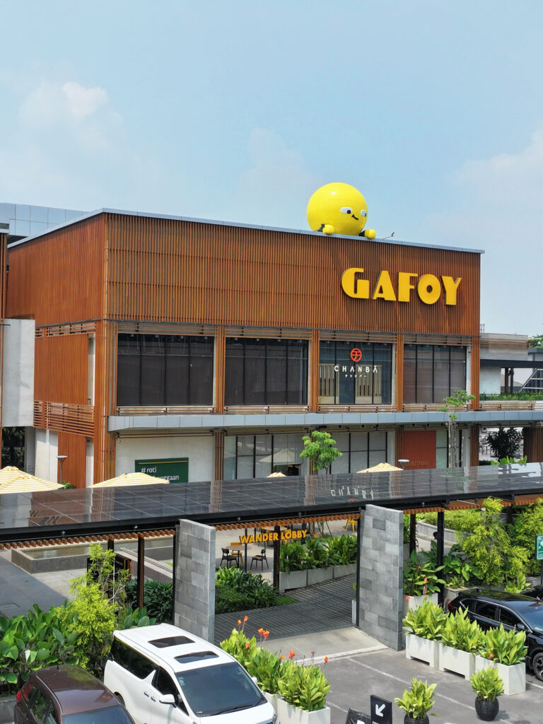 tempat nongkrong lifestyle hub di jakarta utara dengan semi-outdoor open space dan restoran estetik