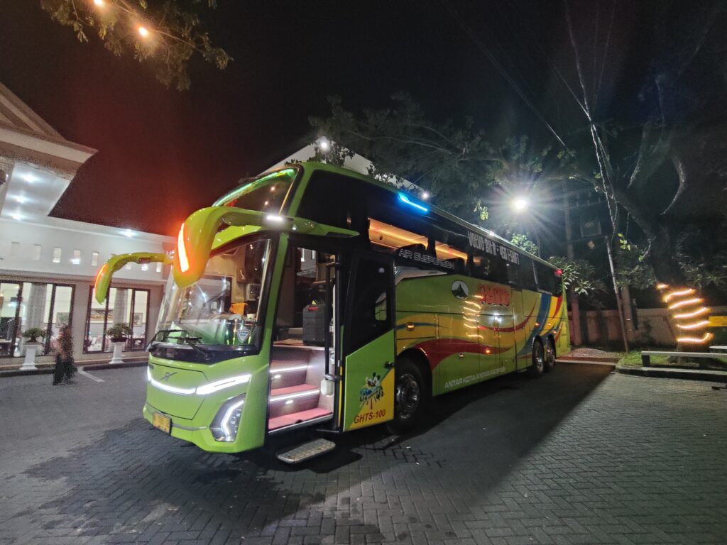 Bis malam gunung harta tujuan malang-denpasar