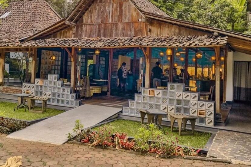 Suasana Cap Dangu Bandung yang tenang dan penuh tanaman hijau