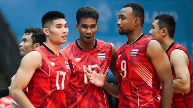 Aksi pemain Tim Bola Voli Thailand di lapangan