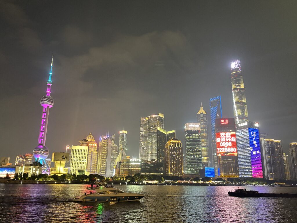 Suasana malam The Bund, Shanghai