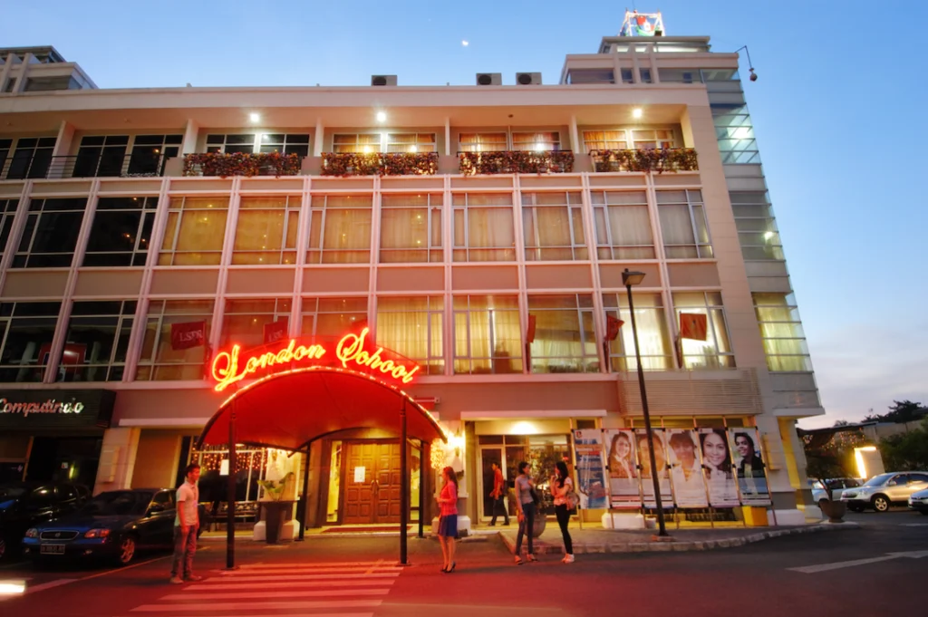 London School of Public Relations kampus komunikasi di Indonesia