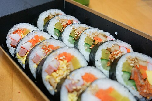 source: wikipedia/makanan korea/Kimbap