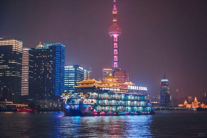Suasana malam dengan Huangpu River Cruise