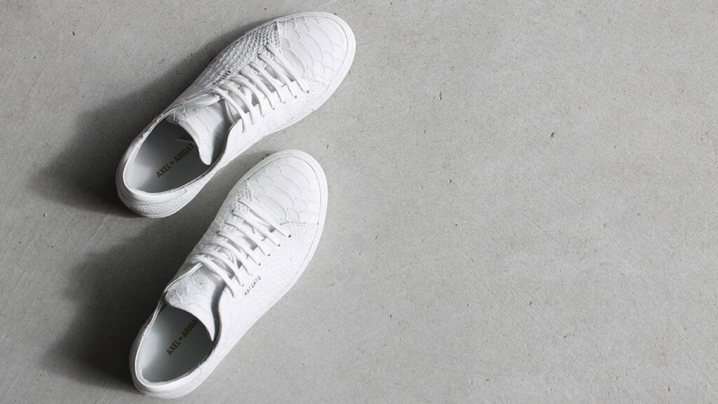 sepatu sneakers putih pria bersih wajib punya untuk gaya clean look dan outfit minimalis