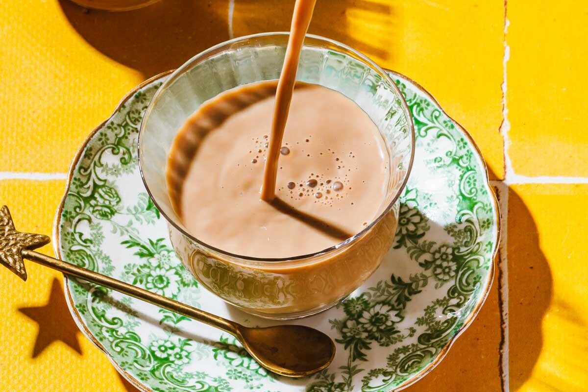 minuman teh susu viral chagee teazzi sancha